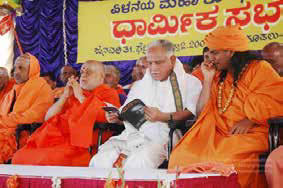 2 February 2007 KUMBH MELA OF SOUTH INDIA The SPH gracing the stage with other religious and government leaders, including Śri Balagangadharanatha Mahaswamiji 1