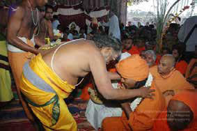 2 February 2007 KUMBH MELA OF SOUTH INDIA The SPH gracing the stage with other religious and government leaders, including Śri Balagangadharanatha Mahaswamiji 2