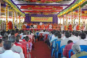 2 February 2007 KUMBH MELA OF SOUTH INDIA The SPH gracing the stage with other religious and government leaders, including Śri Balagangadharanatha Mahaswamiji 3
